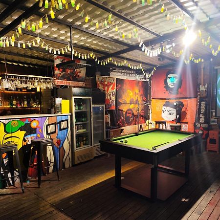 Showbiz Hostel Яншо Экстерьер фото