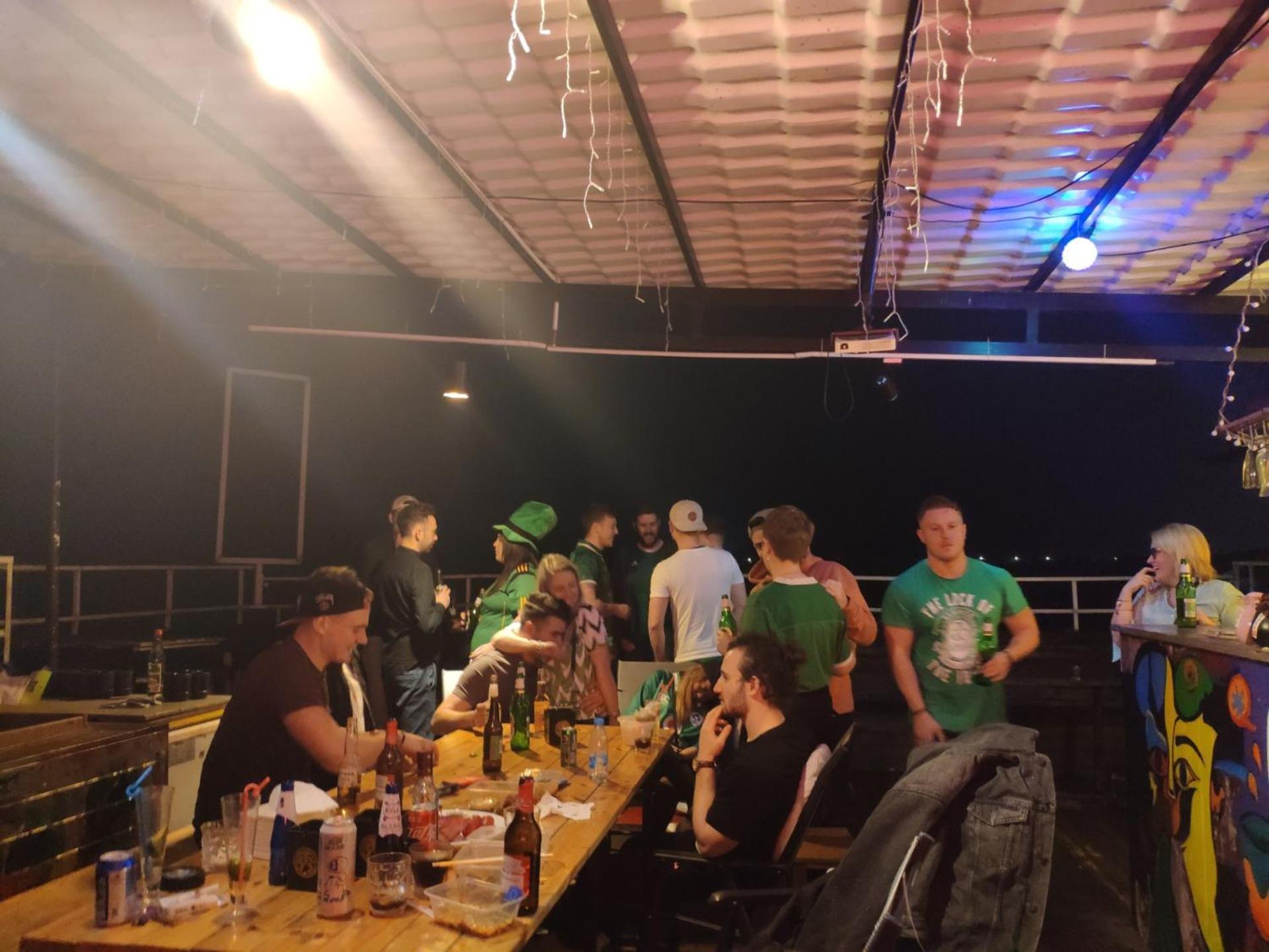 Showbiz Hostel Яншо Экстерьер фото
